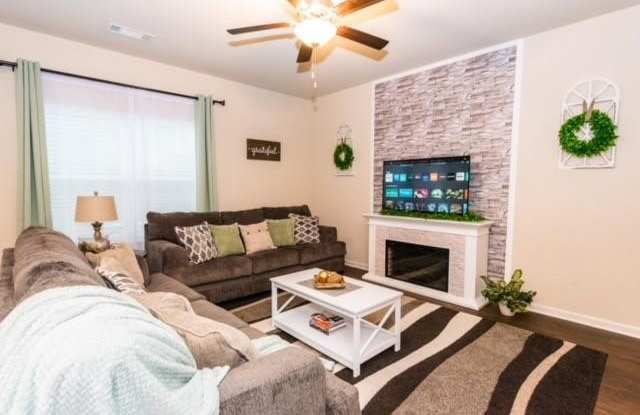 664 Holly Springs Court Gallery 4