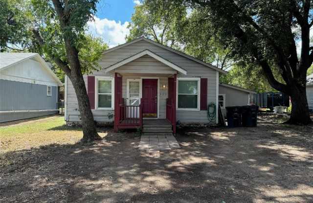 423 Bales Street - 423 Bales Street, Cleburne, TX 76033