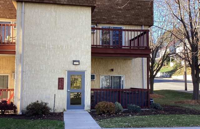 Two Bedroom 2nd floor condo in Waynesboro - 276 West 2nd Street, Waynesboro, PA 17268