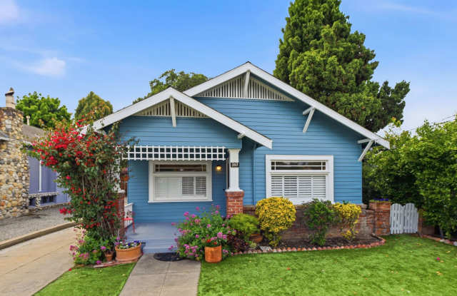 Cottage Style Home photos photos