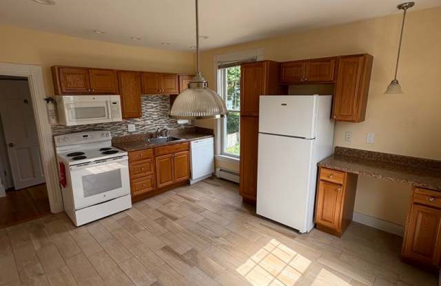 1 Bed/ 1 Bath in Needham- Move in Ready! - 63 Oak Street, Needham, MA 02492