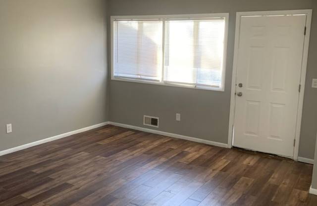 Fantastic 3 Bedroom 1 Bathroom Townhome in Robbinsdale! photos photos