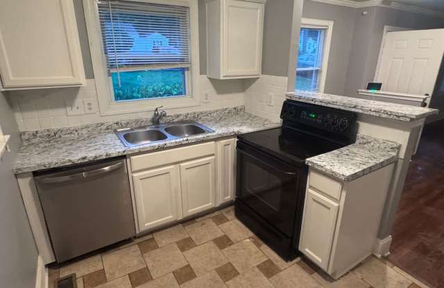 Charming Home, open  floor plan close to Charlotte, shopping, airport Gallery 4