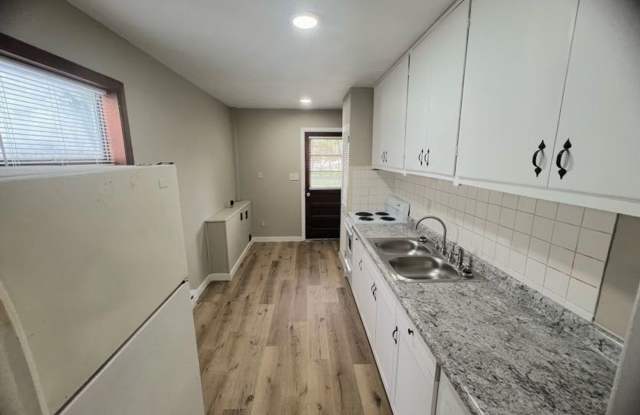 Newly Renovated Duplex! Gallery 4
