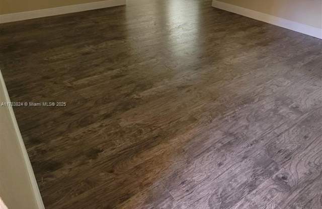 2425 NW 33rd St photos photos