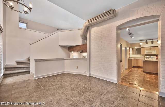 1409 Penn Avenue Gallery 4