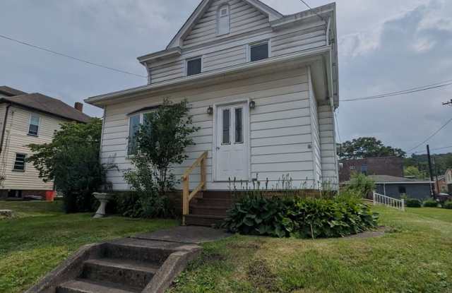 Large house on College Hill with huge garage photos photos