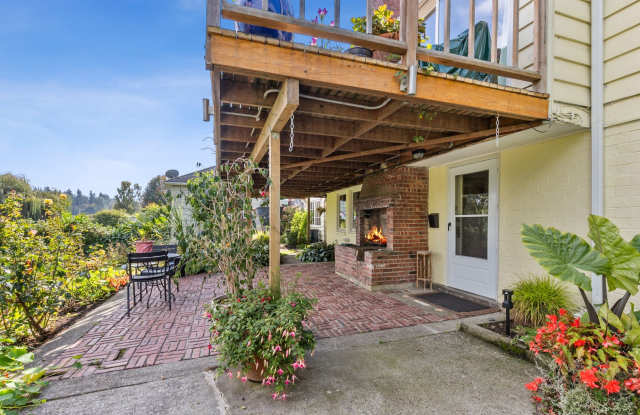 Charming 1 bed, 1 bath overlooking Lake Ballinger in Edmonds Bottom Floor Of Duplex $2350/mo. photos photos