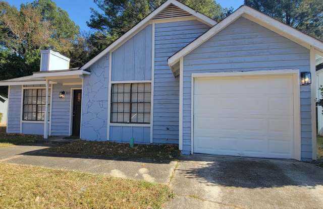 Super cute updated ranch! - Walk to Keningston Train Station - Self-Showings Available. photos photos