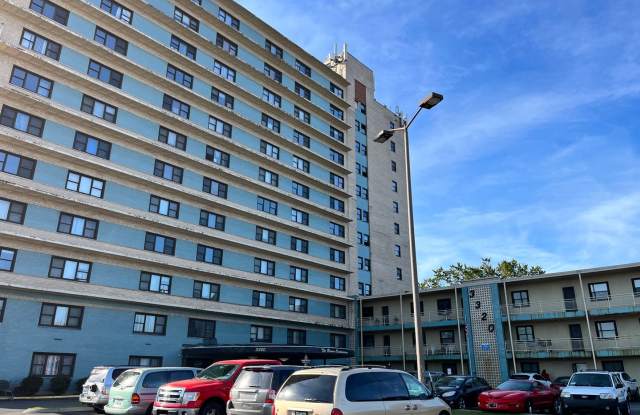 Updated first floor 1BR condo on Bardstown Rd **ALL UTILITIES INCLUDED** Gallery 3
