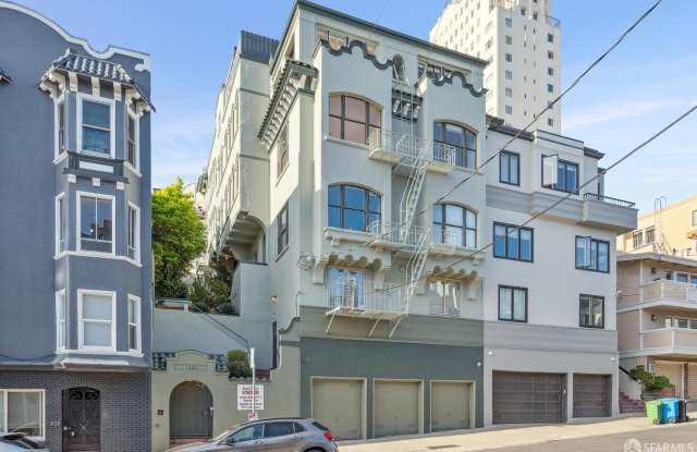 1250 Vallejo Street Gallery 1