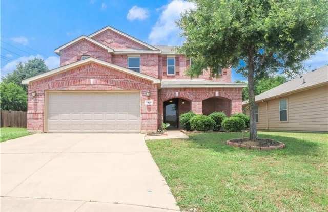 1828 Lynnwood Hills Drive - 1828 Lynnwood Hills Drive, Fort Worth, TX 76112