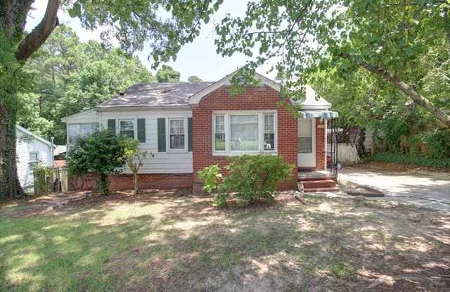 Well maintained 3 Bed, 2 Bath Home with Huge Fenced Yard! - 3008 Banner Street, Durham, NC 27704 Well maintained 3 Bed, 2 Bath Home with Huge Fenced Yard! - 3008 Banner Street, Durham, NC 27704