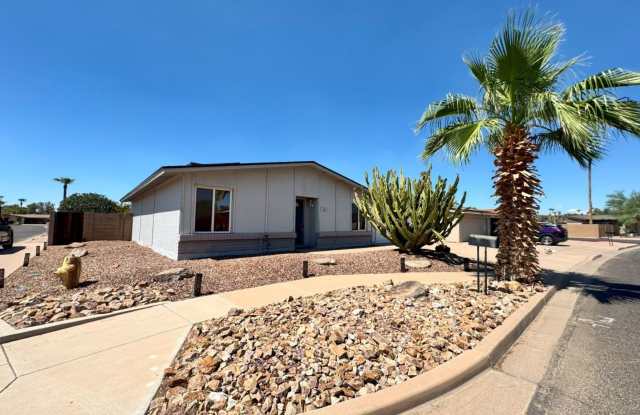 REMODELED 4 BEDROOM HOME WITH HUGE YARD, COMM POOL CLOSE TO ASU, TEMPE TOWN LAKE, TEMPE MARKETPLACE, MESA RIVERVIEW photos photos