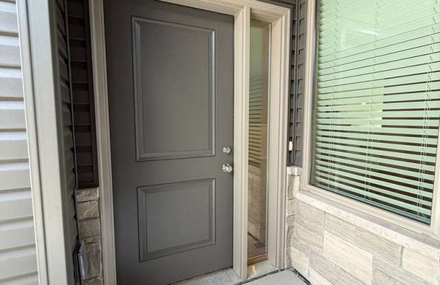 Spacious 2 bed/2.5 bath daylight Townhome in SE Lincoln Gallery 3