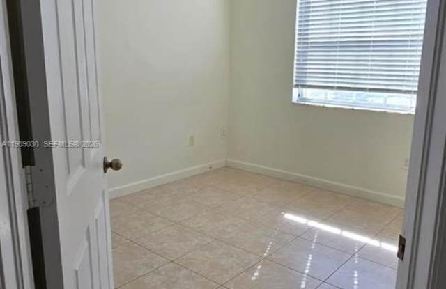 1480 NE 33rd Ave photos photos