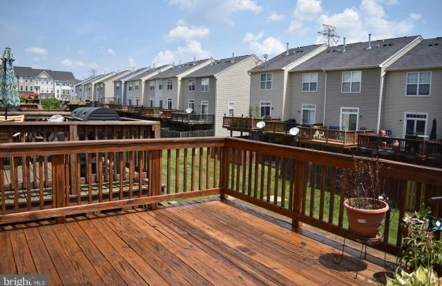 15636 JOHN DISKIN CIRCLE Gallery 4