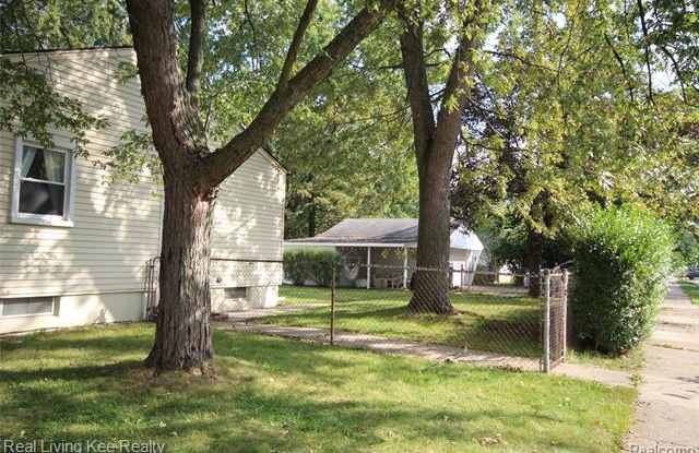 2125 W 14 MILE Road Gallery 2