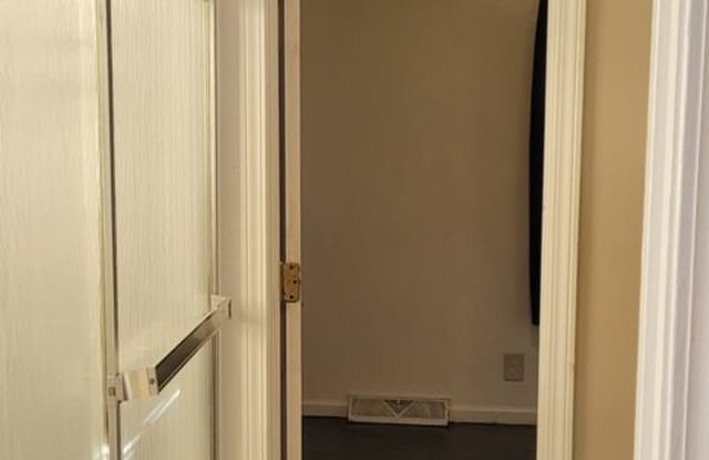 Cozy 2 Bedroom Home Gallery 4