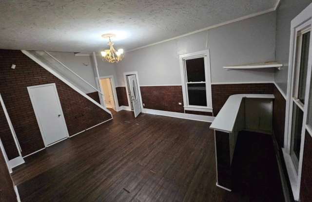 519 E Morton Gallery 3