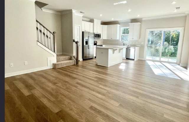 53 Connaught Court Gallery 2