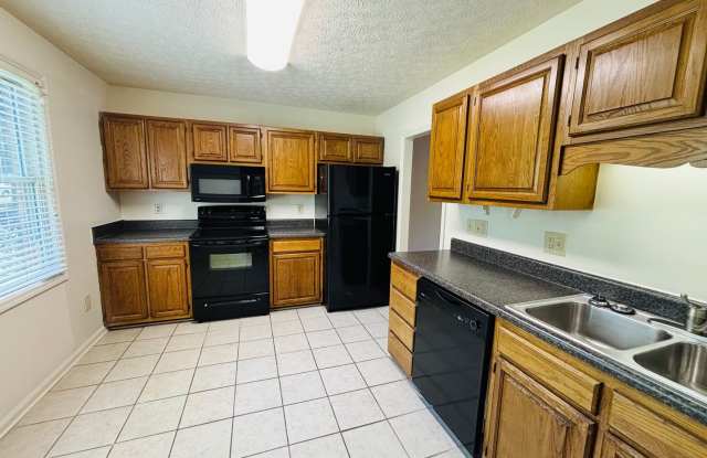 3 Bedroom 2.5 Bath Townhouse Gallery 4
