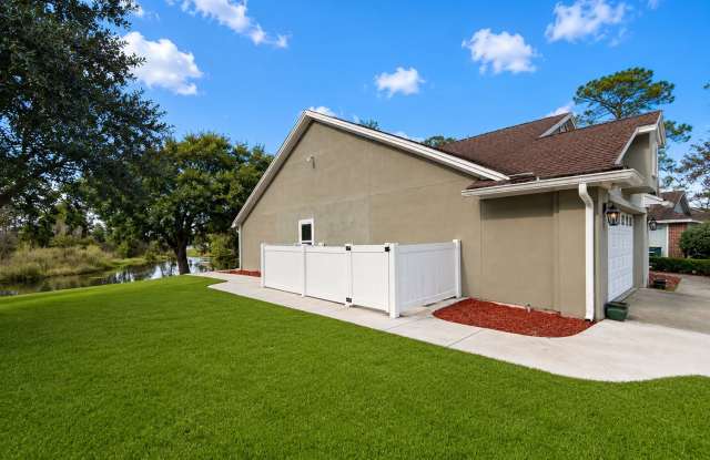 2126 Hovington Cir W photos photos