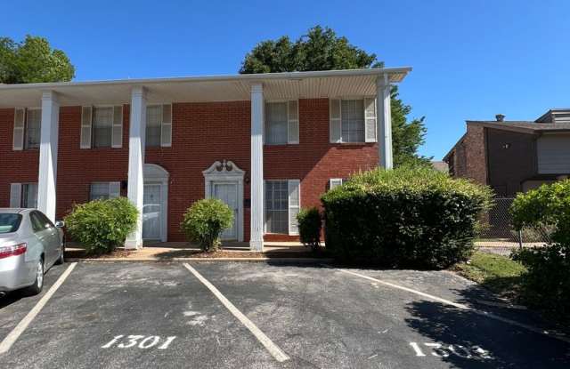Must see 3 bed, 2 bath townhome close to OU Campus photos photos