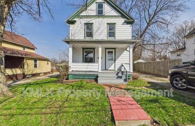 773 Montana Ave photos photos