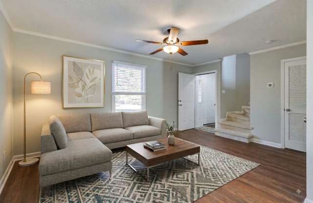 Beautifully Renovated Two Bedroom Duplex – Close to Downtown! Gallery 4