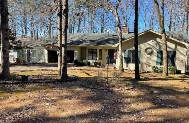 Beautiful Newly Remodeled Home on the Desoto Golf Course! A large landscaped lot with beautiful views. The interior has 3 large bedrooms, 2 full bathrooms and an electric fireplace! Call 501-922-9997 to set up a showing today! photos photos