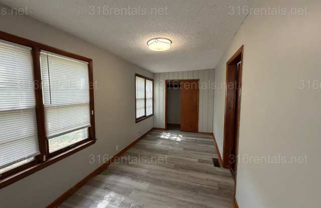$1249 - 3 bed 1 bath - Single Family Home Gallery 3
