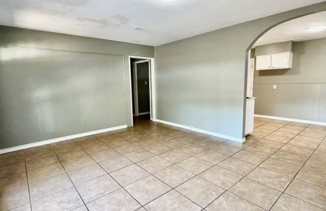 Charming 3-Bedroom Home with Large Backyard & Detached 2-Car Garage Gallery 4