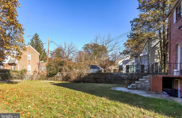 2100 WOODBOURNE AVENUE Gallery 3