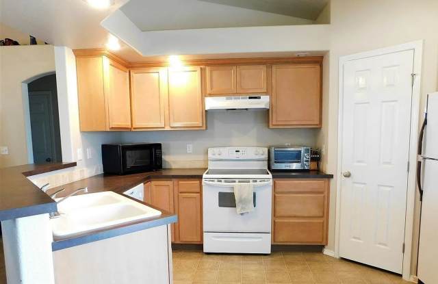 Adorable 3 bed 2 bath home in Meridian just off Locust Grove and Amity Gallery 3
