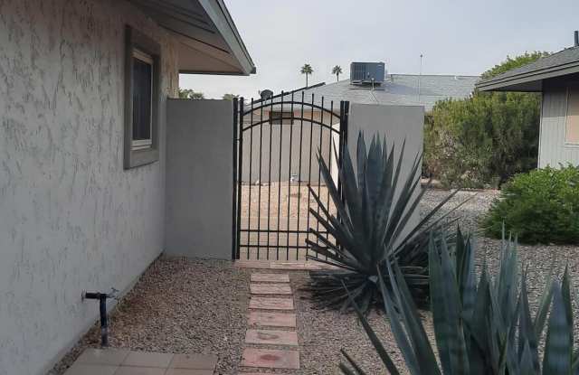 12739 W CRYSTAL LAKE Drive Gallery 3