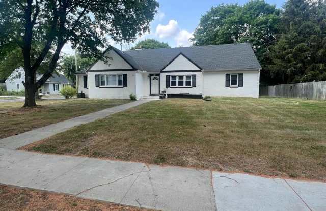 121 UNIVERSITY Boulevard photos photos