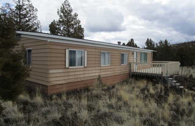 *APPLICATIONS PENDING* Manufactured Home on Acreage with Cascade Mountain Views! - Available Soon! - 6597 Southeast Scenic Drive, Crook County, OR 97754