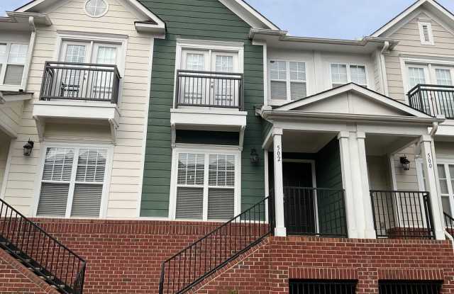 Available Now!! Beautiful 2 Bedroom Town Home - Minutes to Downtown Belmont! photos photos