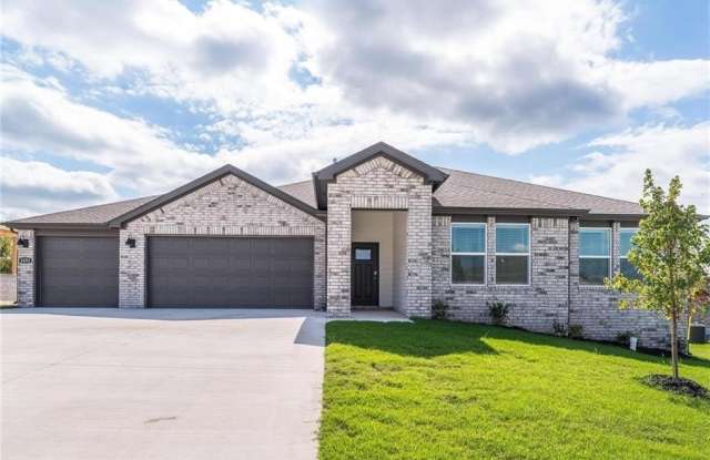 1031 Vista  AVE - 1031 VISTA AVENUE, Prairie Grove, AR 72753