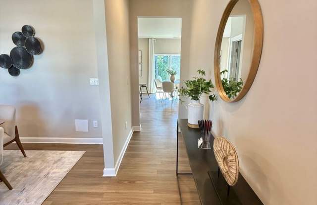 Beautifully renovated 4-bedroom, 2.5-bathroom Gallery 3