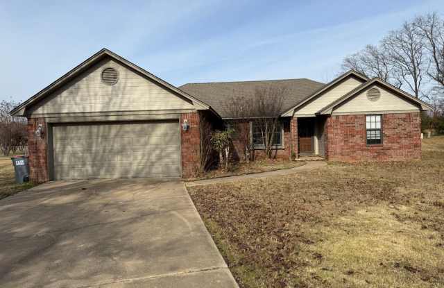 3 bed 2 bath...central heat and air...2 car garage... Utilities are EGW. - 1806 Oakview Drive, Lavaca, AR 72941