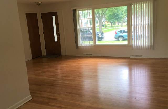 1426 North Hickory Avenue Gallery 4