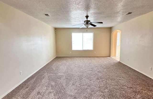 3 bed 2.5 Bath in Huning Ranch MOVE IN SPECIAL 1/2 off Deposit Gallery 3