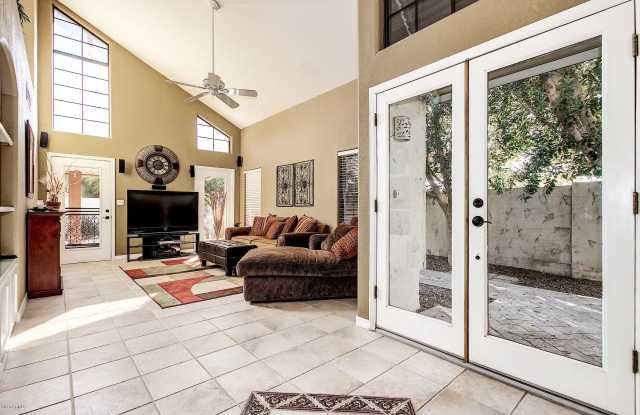 1915 E RANCH Road Gallery 4