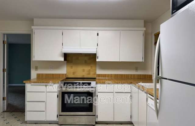 1440 NW Meadowgreen PL Gallery 2