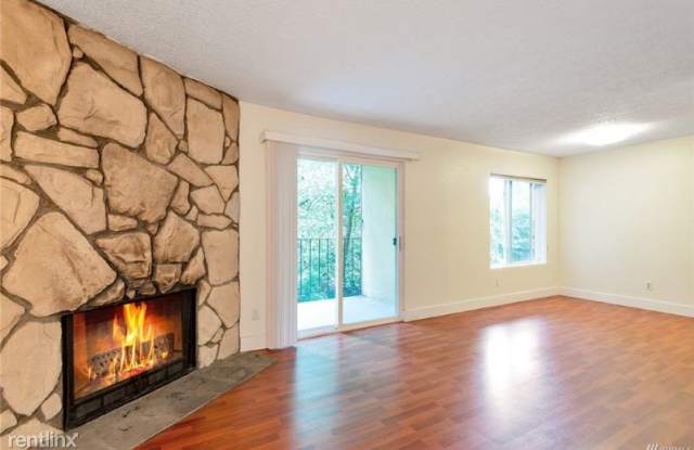 14012 Juanita Drive NE B3 - 14012 Juanita Drive Northeast, Kirkland, WA 98034