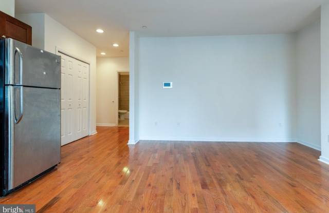 1429 POPLAR Street Gallery 2