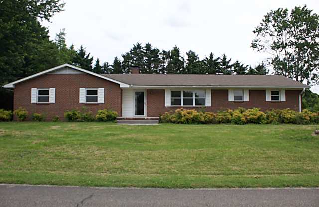 Beautiful Brick 3 bedroom 2 bath Maryville City Schools - 1759 Leconte Drive, Maryville, TN 37803