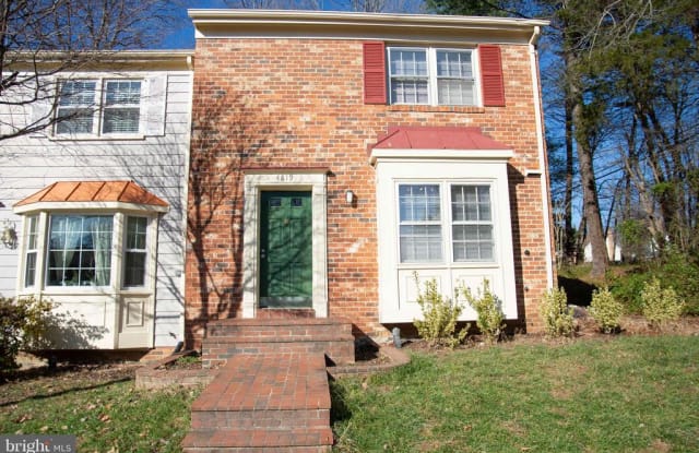 4819 NASH DR - 4819 Nash Drive, Kings Park West, VA 22032